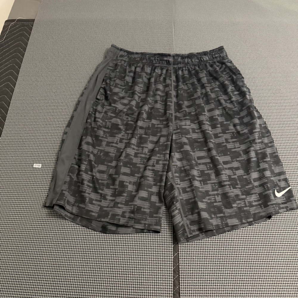 Nike Mens Dri-FIT Basketball Shorts XL Grey Black Glitch Print Training 0768 - Picture 3 of 7